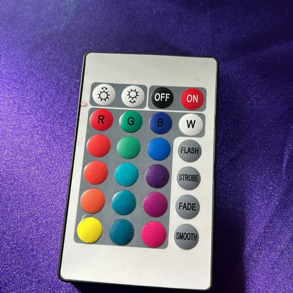 πRotating Crystal Table Lamp 16 RGB Colors and Remote Control - Picture 5 of 7
